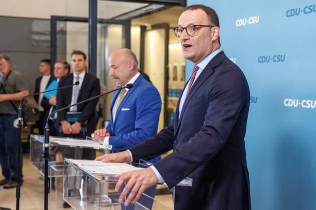 Statement vor den Fraktionssitzung der CDU CSU Fraktionsvorsitzender der CDU CSU Jens Spahn spricht während eines Statement vor den Fraktionssitzungen am 09.06.2026 in Berlin. Berlin Berlin Deutschland Reichstag *** Statement before the CDU CSU parliamentary group meeting CDU CSU parliamentary group leader Jens Spahn speaks during a statement before the parliamentary group meetings on 09 06 2026 in Berlin Berlin Berlin Germany Reichstag