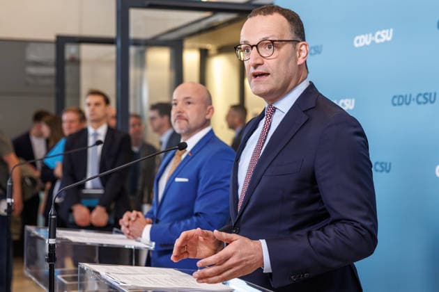Statement vor den Fraktionssitzung der CDU CSU Fraktionsvorsitzender der CDU CSU Jens Spahn spricht während eines Statement vor den Fraktionssitzungen am 09.06.2026 in Berlin. Berlin Berlin Deutschland Reichstag *** Statement before the CDU CSU parliamentary group meeting CDU CSU parliamentary group leader Jens Spahn speaks during a statement before the parliamentary group meetings on 09 06 2026 in Berlin Berlin Berlin Germany Reichstag