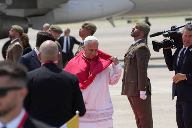 Pope Leo XIV arrives in Barcelona Pope Leo XIV d with the president of the Generalitat, Salvador Illa i , on his arrival at Josep Tarradellas International Airport Barcelona El Prat, June 9, 2026, in Barcelona, Catalonia Spain Pope Leo XIV continues his trip through Spain after three intense days in the capital and arrives in Barcelona where he has a busy schedule between today and tomorrow, June 10, which includes the commemoration of the centenary of the death of Antoni Gaudi and the blessing and inauguration of the Tower of Jesus Christ in the Basilica of the Sagrada Familia 09 JUNE 2026 Barcelona Catalunya Barcelona Catalunya Catalunya Spain  Copyright: xDavidxZorrakinox 7584174