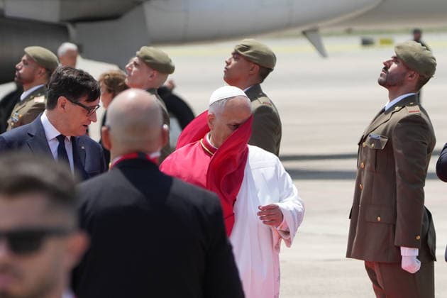 Pope Leo XIV arrives in Barcelona Pope Leo XIV d with the president of the Generalitat, Salvador Illa i , on his arrival at Josep Tarradellas International Airport Barcelona El Prat, June 9, 2026, in Barcelona, Catalonia Spain Pope Leo XIV continues his trip through Spain after three intense days in the capital and arrives in Barcelona where he has a busy schedule between today and tomorrow, June 10, which includes the commemoration of the centenary of the death of Antoni Gaudi and the blessing and inauguration of the Tower of Jesus Christ in the Basilica of the Sagrada Familia 09 JUNE 2026 Barcelona Catalunya Barcelona Catalunya Catalunya Spain  Copyright: xDavidxZorrakinox 7584177