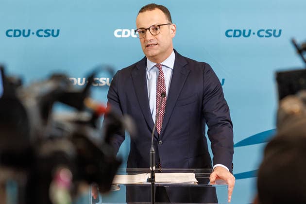 Statement vor den Fraktionssitzung der CDU CSU Fraktionsvorsitzender der CDU CSU Jens Spahn spricht während eines Statement vor den Fraktionssitzungen am 09.06.2026 in Berlin. Berlin Berlin Deutschland Reichstag *** Statement before the CDU CSU parliamentary group meeting CDU CSU parliamentary group leader Jens Spahn speaks during a statement before the parliamentary group meetings on 09 06 2026 in Berlin Berlin Berlin Germany Reichstag