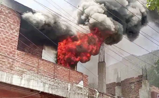 RECORD DATE NOT STATED A fire breaks out in a plywood warehouse due to a short circuit in Kanpur Kanpur, Jun 09 (ANI): A fire breaks out in a plywood warehouse due to a short circuit near Sangit Talkies, in Kanpur on Tuesday. (ANI Video Grab) Kanpur Uttar Pradesh India Copyright: xANIx ANI_20260609246