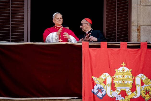 June 9, 2026, Barcelona, Spain: Pope Leo XIV greets the faithful from the balcony of the episcopal residence in Barcelona s Gothic Quarter during the first day of his visit to the Catalan capital. Barcelona Spain - ZUMAb137 20260609_fap_b137_012 Copyright: xJordixBoixareux