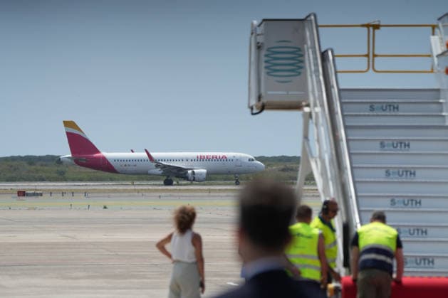 Pope Leo XIV arrives in Barcelona Arrival of Pope Leo XIV at Josep Tarradellas Barcelona El Prat International Airport, June 9, 2026, in Barcelona, Catalonia Spain Pope Leo XIV continues his trip through Spain after three intense days in the capital and arrives in Barcelona where he has a busy schedule between today and tomorrow, June 10, which includes the commemoration of the centenary of the death of Antoni Gaudi and the blessing and inauguration of the Tower of Jesus Christ in the Basilica of the Sagrada Familia 09 JUNE 2026 Barcelona Catalunya Barcelona Catalunya Catalunya Spain  Copyright: xDavidxZorrakinox 7584319