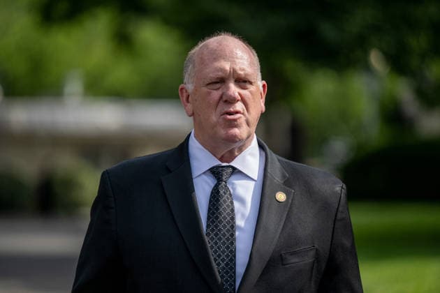 Tom Homan Speaks to The Media - Washington Tom Homan, White House border czar, speaks to members of the media outside the White House in Washington, DC, US, on Tuesday, June 9, 2026. The Trump administration has drawn up a plan to surge US Immigration and Customs Enforcement personnel to New York City, a move that threatens to escalate tensions with New York Governor Kathy Hochul over the president’s migrant crackdown. Photo by Daniel Heuer Pool ABACAPRESS.COM  Copyright: xPool ABACAx
