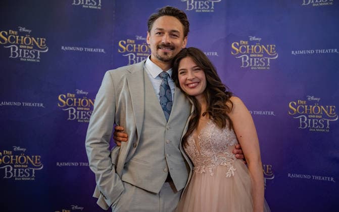 20260609 Cast- und Stueckpraesentation von Disneys Die Schoene und das Biest WIEN, OESTERREICH - 14. MAI: Schauspielerin, Saengerin, Taenzerin und Musical Darstellerin in der Rolle von -Belle- Marlene Jubelius und Schauspieler, Saenger und Musicaldarsteller in der Rolle von -Das Biest- Dominik Hees waehrend des Foto-Press-Calls nach der Cast- und Stueckpraesentation des Musical-Welterfolgs Disneys Die Schoene und das Biest im Rahmen der Vorstellung der im Herbst 2026 Premiere der neuen Produktion der Vereinigten Buehnen Wien (VBW) und der SolistInnen mit einem exklusiven musikalischen Einblick im Rainmund Theater am 09. Juni 2026 Raimund Theater in Wien, Oesterreich. 260609_SEPA_17_056 Copyright: xIsabellexOuvrardx SEPAxMedia