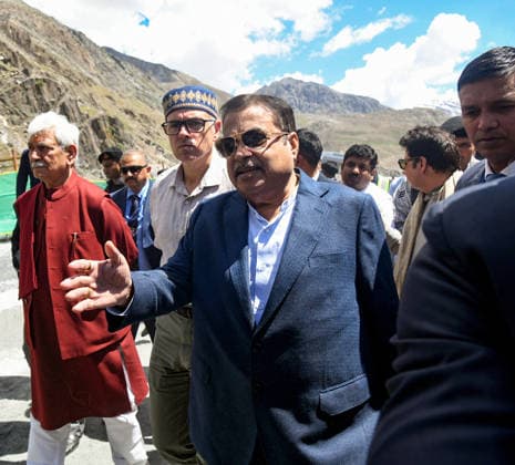 Final Breakthrough Ceremony of the Zojila Tunnel Kargil Ladakh , Jun 09 (ANI): Union Road Transport and Highways Minister Nitin Gadkari, along with Jammu and Kashmir Chief Minister Omar Abdullah and state Lieutenant Governor Manoj Sinha, graces the final breakthrough ceremony of the world s longest single-tube bidirectional Zojila Tunnel at Minamarg, in Kargil on Tuesday. Kargil Ladakh India Copyright: xANIx ANI_20260609023