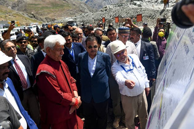 Final Breakthrough Ceremony of the Zojila Tunnel Kargil Ladakh , Jun 09 (ANI): A civil engineer explains the engineering to the Union Road Transport and Highways Minister Nitin Gadkari, Jammu and Kashmir Chief Minister Omar Abdullah, and state Lieutenant Governor Manoj Sinha at the final breakthrough ceremony of the world s longest single-tube bidirectional Zojila Tunnel at Minamarg, in Kargil on Tuesday. Kargil Ladakh India Copyright: xANIx ANI_20260609040