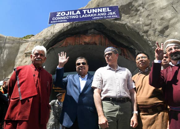 Final Breakthrough Ceremony of the Zojila Tunnel Kargil Ladakh , Jun 09 (ANI): Union Road Transport and Highways Minister Nitin Gadkari, along with Jammu and Kashmir Chief Minister Omar Abdullah and state Lieutenant Governor Manoj Sinha, graces the final breakthrough ceremony of the world s longest single-tube bidirectional Zojila Tunnel at Minamarg, in Kargil on Tuesday. Kargil Ladakh India Copyright: xANIx ANI_20260609043