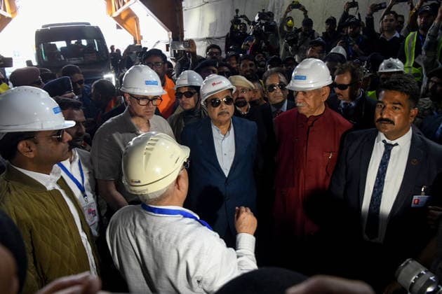 Final Breakthrough Ceremony of the Zojila Tunnel Kargil Ladakh , Jun 09 (ANI): A civil engineer interacts with Union Road Transport and Highways Minister Nitin Gadkari, Jammu and Kashmir Chief Minister Omar Abdullah, and state Lieutenant Governor Manoj Sinha at the final breakthrough ceremony of the world s longest single-tube bidirectional Zojila Tunnel at Minamarg, in Kargil on Tuesday. Kargil Ladakh India Copyright: xANIx ANI_20260609044