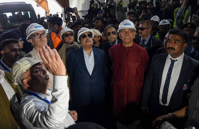 Final Breakthrough Ceremony of the Zojila Tunnel Kargil Ladakh , Jun 09 (ANI): A civil engineer explains the engineering to the Union Road Transport and Highways Minister Nitin Gadkari, Jammu and Kashmir Chief Minister Omar Abdullah, and state Lieutenant Governor Manoj Sinha at the final breakthrough ceremony of the world s longest single-tube bidirectional Zojila Tunnel at Minamarg, in Kargil on Tuesday. Kargil Ladakh India Copyright: xANIx ANI_20260609045