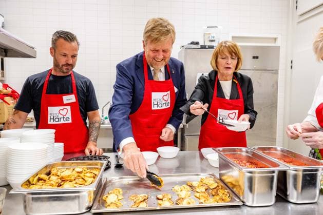 Amsterdam, The Netherlands, 2026-06-09 15:54:59 AMSTERDAM, 09-06-2026, Resto VanHarte At the invitation of His Majesty the King King Willem-Alexander and Queen Maxima the Federal President of Germany, Frank-Walter Steinmeier, is paying a state visit to the Netherlands. He is accompanied by his wife, Elke Büdenbender. PHOTO: NLBeeld Patrick van Emst In the photo: Social initiatives At Resto VanHarte in Amsterdam East, a community restaurant serving the social sector and part of Sociale Basis Amsterdam Oost, King Willem-Alexander, Queen Maxima, Federal President Steinmeier, and Mrs. Büdenbender are engaging in conversation with volunteers and local residents about creating more connection in the neighborhood, reducing loneline  Copyright: xx x