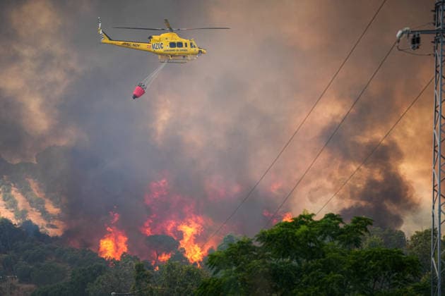 Declared the emergency phase, operational situation 1, by a fire in Villanueva de los Castillejos Huelva An Infoca helicopter working in the area of the bridge of the river Odiel, in the term of Gibraleón Huelva , within the work of extinguishing the fire that originated on Monday in a place of Villanueva de los Castillejos A June 9, 2026 in San Bartolomé de la Torre , Huelva Andalusia, Spain A total of 22 aerial means will be incorporated gradually this Tuesday, June 9 to the work of extinguishing the fire declared at 13,15 hours this Monday in the area of Los Turbios de Villanueva de los Castillejos Huelva and has mainly affected San Bartolomé de la Torre The Minister of Health, Presidency and Emergencies, Antonio Sanz, has pointed out t  Copyright: xMariaxJosÃ xLopezx 7584502