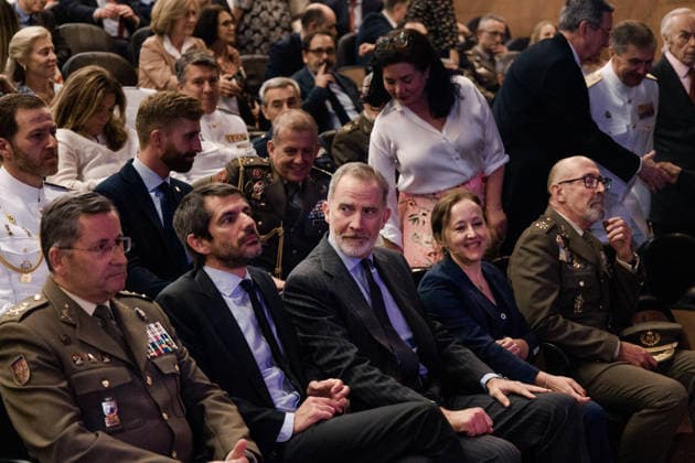 The King attends the presentation of the book Un paseo militar por el Museo del Prado The Minister of Culture, Ernest Urtasun 2i and King Felipe VI c , during the presentation of the book Un paseo militar por el Museo del Prado, at the Prado Museum, June 9, 2026, in Madrid Spain The book is a joint project of the Spanish Commission of Military History CEHISMI of CESEDEN and the Institute of History of CSIC It offers a reading of some of the most important works of the Prado from a military historical perspective where the idea is to bring to the public key episodes of the history of Spain using the pictorial heritage of the Prado as a thread 09 JUNE 2026 Carlos Lujá Madrid Madrid Madrid Spain  Copyright: xCarlosxLujanx 7584606