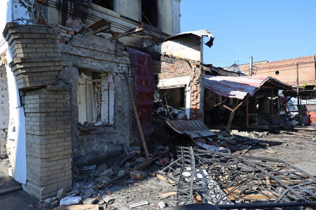 Russian army launches large-scale drone attack on Kharkiv Buildings lie in ruins in one of the districts of Kharkiv, Ukraine, on June 9, 2026. The Russian army conducts a drone strike on the city, impacting residential buildings and civilian infrastructure, resulting in injuries to 15 people, including three children. Kharkiv Ukraine  Copyright: xViacheslavxMadiievskyix originalFilename: ukrinform-russiana260609_npOsx.jpg