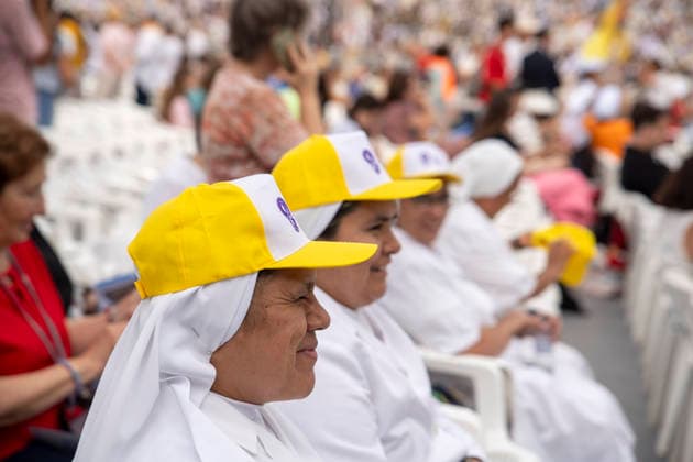 June 9, 2026, Barcelona, Barcelona, Spain: Barcelona s Olympic Stadium packed to capacity as crowds await the arrival of Pope Leo XIV for a massive public Mass. Barcelona Spain  - ZUMAr179 20260609_zip_r179_043 Copyright: xEricxRenomx