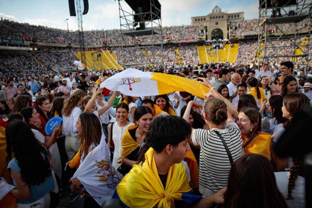 Pope Leo XIV presides over the prayer vigil at the Olympic Stadium Lluís Companys Atmosphere prior to the prayer vigil with Pope Leo XIV, at the Olympic Stadium Lluís Companys, on June 9, 2026, in Barcelona, Catalunya Espana This vigil is one of the most important events during the Pontiffs stay in Barcelona and is expected to be attended by some 60,000 people inside the stadium and thousands more faithful are expected to gather in the surrounding area 09 JUNE 2026 VIGILIA POOL PAPA VIGILIA CATALUÑA Kike Ricó Barcelona Catalunya Catalunya Catalunya Espana  Copyright: xKikexRicon EuropaxPress Poolx 7584754