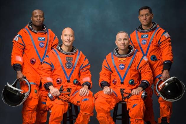 June 9, 2026, Houston, Texas, USA: The Artemis III crew poses for an official portrait (from left: NASA astronauts Andre Douglas, mission specialist, Randy Bresnik, commander, Frank Rubio, mission specialist and ESA (European Space Agency) astronaut Luca Parmitano, pilot. Taking another step toward one of the most complex human spaceflight missions in recent history, NASA on Tuesday provided new Artemis III details and announced the four prime crew members and a backup for the test flight. The mission will undertake a series of challenging tests in Earth orbit in 2027, essential for Artemis IV, the first planned crewed mission to the lunar South Pole in 2028. Houston USA  - ZUMAz03_ 20260609_nas_z03_610 Copyright: xBillxStafford NASAx