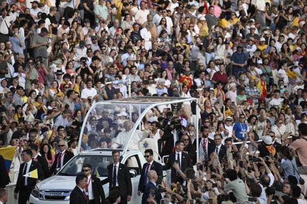 June 9, 2026, Barcellona: Pope Leo XIV attends a prayer vigil at the Lluis Companys Olympic Stadium in Barcelona, Spain, 09 June 2026. Pope Leo XIV is visiting Spain June 6-12 with stops in Madrid, Barcelona, and the Canary Islands, where he will meet with migrants and organisations dedicated to helping them. ANSA CIRO FUSCO Barcellona  - ZUMAa110 20260609_zaf_a110_013 Copyright: xCiroxFuscox