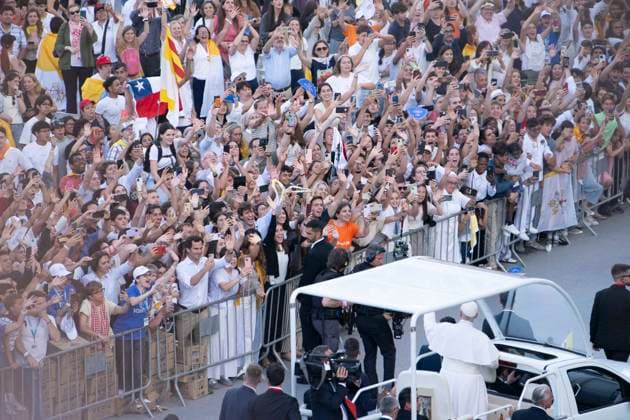 June 9, 2026, Barcelona, Catalonia, Italy: Barcelona, Spain. People cheer to Pope Leo XIV at the meeting with the catholic community of Catalonia at Stadium Lluis Companys. Barcelona Italy  - ZUMAm214 20260609_zip_m214_006 Copyright: xMatteoxSeccix
