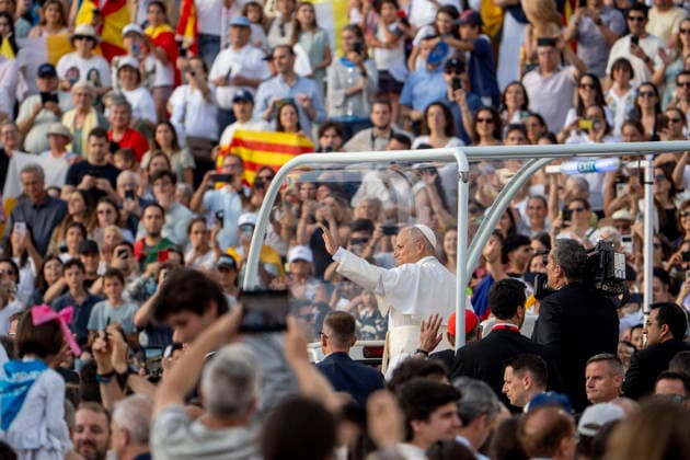 June 9, 2026, Barcelona, Barcelona, Spain: the Olympic Stadium fills to capacity for a Mass with the presence of Pope Leo XIV on the first day of his visit to Barcelona..In the pic :Pope Leo XIV Barcelona Spain  - ZUMAr179 20260609_zip_r179_051 Copyright: xEricxRenomx