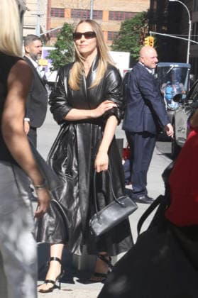 Celebrity, Joe Comer unterwegs in New York Jodie Comer on Live with Kelly & Mark to talk about new movie The Death of Robinhood in New York Featuring: Jodie Comer Where: New York City, New York, United States When: 09 Jun 2026 Credit: Roger Wong INSTARimages EDITORIAL USE ONLY. NOT FOR USE BY NEWSPAPERS BASED IN THE UK. Copyright: xx instar55760818