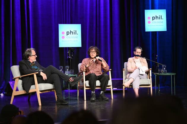 Philosophiefest phil. Cologne in Köln Journalist Gert Scobel, l-r, japanischer Philosoph und Politökonom Kohei Saito, Übersetzerin Sarah King spricht auf der Phil.Cologne, ein internationales Fest für Philosophie zum Thema Am Ende des Fortschritts. Überleben in den Ruinen des Kapitalismus *** Journalist Gert Scobel, l r, Japanese philosopher and political economist Kohei Saito, translator Sarah King speak at Phil Cologne, an international festival of philosophy on the topic At the end of progress Survival in the ruins of capitalism