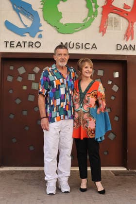 Celebrity, Antonio Banderas am Broadway in Malaga June 9, 2026, Malaga, Spain: The actor from Malaga Antonio Banderas poses alongside the Broadway great lady Patti Lupone at the doors of the Antonio Banderas Theater, Teatro Soho Caixabank in Malaga  - ZUMAc161 20260609_zap_c161_007 Copyright: xLorenzoxCarnerox