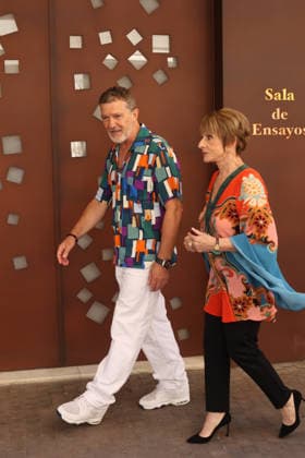 Celebrity, Antonio Banderas am Broadway in Malaga June 9, 2026, Malaga, Spain: The actor from Malaga Antonio Banderas poses alongside the Broadway great lady Patti Lupone at the doors of the Antonio Banderas Theater, Teatro Soho Caixabank in Malaga  - ZUMAc161 20260609_zap_c161_009 Copyright: xLorenzoxCarnerox