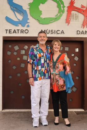 Celebrity, Antonio Banderas am Broadway in Malaga June 9, 2026, Malaga, Spain: The actor from Malaga Antonio Banderas poses alongside the Broadway great lady Patti Lupone at the doors of the Antonio Banderas Theater, Teatro Soho Caixabank in Malaga  - ZUMAc161 20260609_zap_c161_015 Copyright: xLorenzoxCarnerox