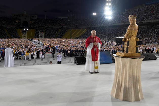 SPAIN - POPE LEO XIV ATTENDS A PRAYER VIGIL ON THE LIUIS COMPANYS OLYMPIC STADIUM IN BARCELLONA - 2026 6 9 Spain, Vatican, 2026 6 9 Pope Leo XIV attend a prayer vigil at the Lluis Companys Olympic Stadium in Barcelona EDITORIAL USE ONLY - NO BOOKS Copyright: xVATICANxMEDIA CPPx