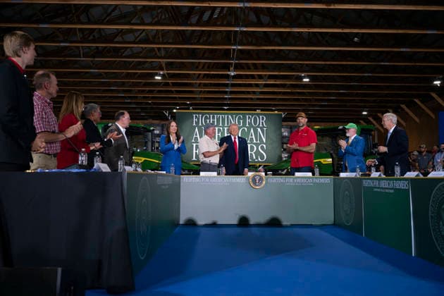 June 9, 2026, Chippewa Falls, Wi, United States of America: U.S.President Donald Trump, 2nd right, smiles following a roundtable discussion at Custer Farms, June 5, 2026 in Chippewa Falls, Wisconsin. Standing from left: Agriculture Secretary Brooke Rollins, farm owner, Ken Custer, Trump and Hall of Fame Farms owner Joe Thomas. Chippewa Falls United States of America - ZUMAp138 20260609_zaa_p138_010 Copyright: xJoycexN.xBoghosian WhitexHousex