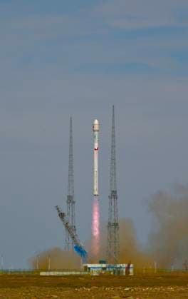 INNER MONGOLIA, CHINA - JUNE 09: A Zhuque-2E Y6 carrier rocket carrying two satellites named Spacesail DTC 01 and China Mobile 02 blasts off from the Dongfeng commercial space innovation pilot zone on June 9, 2026 in Inner Mongolia Autonomous Region of China. The carrier rocket blasted off at 4:23 p.m. (Beijing Time). The satellites entered into the preset orbit successfully.  Copyright: xVCGx 111647099730