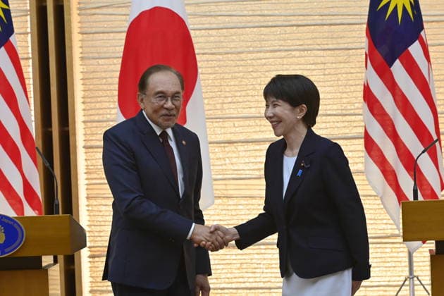 Japan - Malaysia Diplomacy TOKYO, JAPAN - JUNE 10: Japanese Prime Minister Sanae Takaichi (R) and Prime Minister Anwar Ibrahim (L) shake hands at the end a joint press announcement following their bilateral meeting at the Prime Minister’s Office in Tokyo, Japan, on June 10, 2026. Malaysian Prime Minister Anwar Ibrahim is on a three-day official visit to Japan aimed at securing natural gas supplies, accelerating the energy transition and strengthening bilateral defence agreements. David Mareuil Anadolu Tokyo Japan. Editorial use only. Please get in touch for any other usage.  Copyright: x2026xAnadoluxDavidxMareuilx