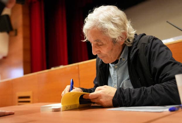 Boualem Sansal A meeting with Boualem Sansal at the town hall of Pariss 17th arrondissement to discuss his book La Légende on june 9th 2026 Paris France Anne Sophie Guebey Bestimage A meeting with Boualem Sansal at the town hall of Pariss 17th arrondissement to discuss his book La légende on june 9th 2026 Paris France  Copyright: xAnne-SophiexGuebeyx xBestimagexAnne-SophiexGuebeyx xBestimagex