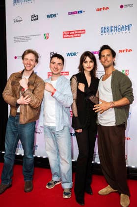 Timur Bartels, Ivo Kortlang, Luise Befort und Tim Oliver Schultz bei der Premiere der RTL-Serie Club der roten Bänder - Die neue Generation im Rahmen des 12. Seriencamp Festivals 2026 im Cinenova. Köln, 09.06.2026 *** Timur Bartels, Ivo Kortlang, Luise Befort and Tim Oliver Schultz at the premiere of the RTL series Club der roten Bänder Die neue Generation as part of the 12 Series Camp Festival 2026 at Cinenova Cologne, 09 06 2026 Foto:xT.xNgox xFuturexImagex baender_6604