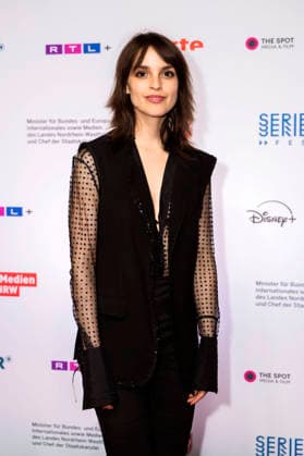 Luise Befort bei der Premiere der RTL-Serie Club der roten Bänder - Die neue Generation im Rahmen des 12. Seriencamp Festivals 2026 im Cinenova. Köln, 09.06.2026 *** Luise Befort at the premiere of the RTL series Club der roten Bänder Die neue Generation as part of the 12 Series Camp Festival 2026 at Cinenova Cologne, 09 06 2026 Foto:xT.xNgox xFuturexImagex baender_6610