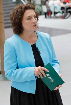 Dr.Carola Reimann (SPD) Vorstandsvorsitzende AOK-Bundesverband , Deutschland, Berlin, Haus der Bundespressekonferenz: Heilmittel-Report 2026: Gute Therapie darf kein Zufall sein. *** Dr. Carola Reimann SPD Chairwoman of the Board AOK Bundesverband , Germany, Berlin, Haus der Bundespressekonferenz Heilmittel Report 2026 Good therapy must not be a coincidence