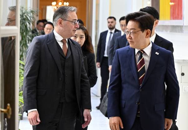 Belgian Prime Minister Bart De Wever and South Korean President Lee Jae Myung pictured at a diplomatic meeting in Brussels, Wednesday 10 June 2026.  ERICxLALMAND 176948604