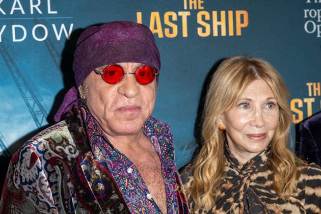 The Last Ship Revival Opening Night at the Metropolitan Opera House in New York, USA - 09 Jun 2026 (L-R) Steven Van Zandt and Maureen Van Zandt attend The Last Ship Revival Opening Night at the Metropolitan Opera House. New York United States Copyright: xRonxAdarx xSOPAxImagesx _radar_broadway_06092026_00425