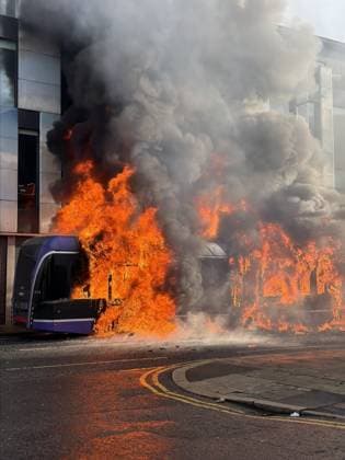 Disorder continues in Belfast after knife attack leaves man seriously injured BELFAST, NORTHERN IRELAND - JUNE 09: Flames and thick black smoke rise from a burning bus during unrest on Sandy Row in Belfast, Northern Ireland, on June 9, 2026. Demonstrations followed a knife attack that left a man seriously injured. Disorder continued in Belfast on Wednesday following a knife attack that left a man seriously injured, with police deploying additional officers as unrest spread across several parts of Northern Ireland s capital. Authorities said a 30-year-old man has been charged with attempted murder in connection with Monday night s attack. He also faces charges of possessing a bladed article in a public place and making threats to kill. Fires  Copyright: x2026xAnadoluxStringerx
