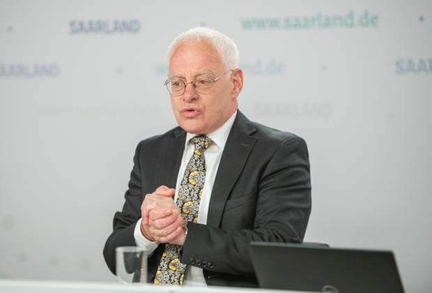 Landespressekonferenz am Dienstag (09.06.2026) zum Thema Saar(S)Pass - Tourismus-Pass für Saarländer*innen in der Staatskanzlei des Saarlandes in Saarbrücken. Im Bild: Jürgen Barke, Minister für Wirtschaft, Innovation, Digitales und Energie. *** State press conference on Tuesday 09 06 2026 on the Saar S Pass Tourism Pass for Saarlanders at the Saarland State Chancellery in Saarbrücken Pictured bub