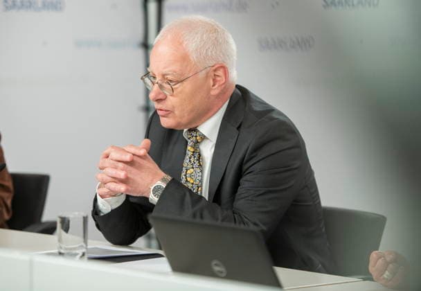 Landespressekonferenz am Dienstag (09.06.2026) zum Thema Saar(S)Pass - Tourismus-Pass für Saarländer*innen in der Staatskanzlei des Saarlandes in Saarbrücken. Im Bild: Jürgen Barke, Minister für Wirtschaft, Innovation, Digitales und Energie. *** State press conference on Tuesday 09 06 2026 on the Saar S Pass Tourism Pass for Saarlanders at the Saarland State Chancellery in Saarbrücken Pictured bub