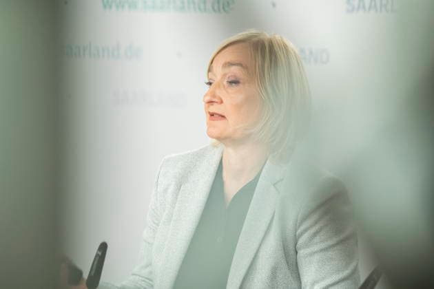Landespressekonferenz am Dienstag (09.06.2026) zum Thema Saar(S)Pass - Tourismus-Pass für Saarländer*innen in der Staatskanzlei des Saarlandes in Saarbrücken. Im Bild: Birgit Grauvogel, Geschäftsführerin der Tourismus Zentrale Saarland. *** State press conference on Tuesday 09 06 2026 on the Saar S Pass Tourism Pass for Saarlanders at the Saarland State Chancellery in Saarbrücken In the picture Birgit Grauvogel, Managing Director of the Saarland Tourist Board bub