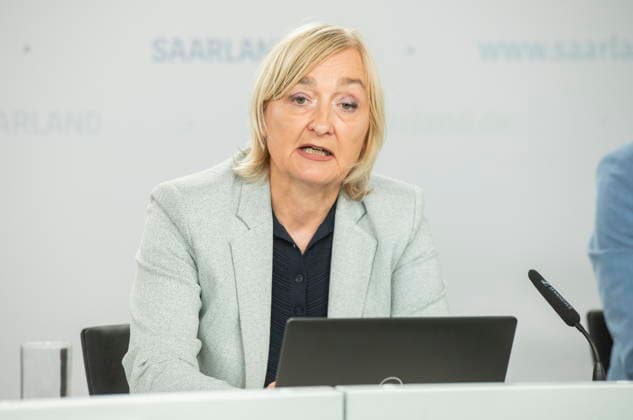 Landespressekonferenz am Dienstag (09.06.2026) zum Thema Saar(S)Pass - Tourismus-Pass für Saarländer*innen in der Staatskanzlei des Saarlandes in Saarbrücken. Im Bild: Birgit Grauvogel, Geschäftsführerin der Tourismus Zentrale Saarland. *** State press conference on Tuesday 09 06 2026 on the Saar S Pass Tourism Pass for Saarlanders at the Saarland State Chancellery in Saarbrücken In the picture Birgit Grauvogel, Managing Director of the Saarland Tourist Board bub