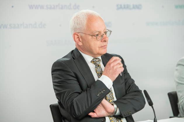 Landespressekonferenz am Dienstag (09.06.2026) zum Thema Saar(S)Pass - Tourismus-Pass für Saarländer*innen in der Staatskanzlei des Saarlandes in Saarbrücken. Im Bild: Jürgen Barke, Minister für Wirtschaft, Innovation, Digitales und Energie. *** State press conference on Tuesday 09 06 2026 on the Saar S Pass Tourism Pass for Saarlanders at the Saarland State Chancellery in Saarbrücken Pictured bub