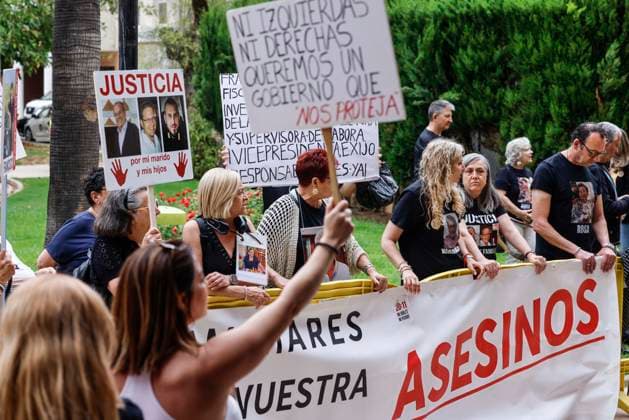 Dana victims associations gather in front of the Catarroja Courts Demonstrators during a rally in front of the Catarroja Courts, on June 10, 2026, in Catarroja, Valencia, Comunidad Valenciana Spain Representatives of the Associació de Víctimes de la DANA 29 d Octubre de 2024, of the Asociación de Víctimas Mortales Dana 29 O and of Damnificados por la DANA de l Horta Sud de Valencia have gathered today in front of the Courts of Catarroja where the First Vice-President of the Generalitat and Councilor of Social Services on October 29, 2024, Susana Camarero is summoned today as a witness 10 JUNE 2026 Espana  Copyright: xRoberxSolsonax 7585517