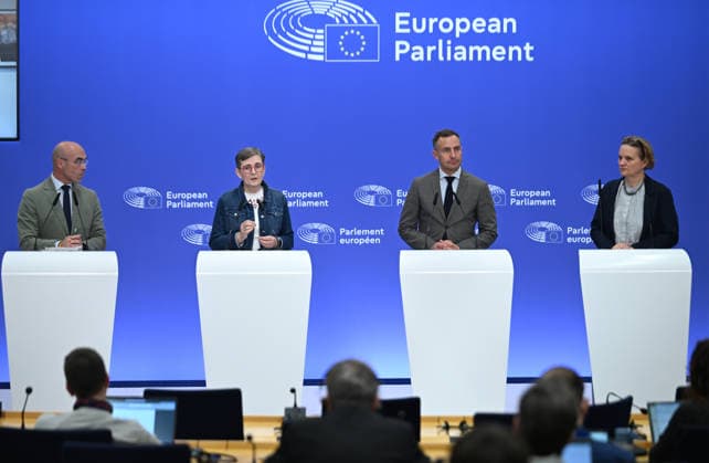 News Bilder des Tages MEPs Tobe, Sippel, Buxade and Keller discuss EU Migration and Asylum Pact BRUSSELS, BELGIUM – JUNE 10: Members of the European Parliament Jorge Buxade (L), Birgit Sippel (2nd L), Tomas Tobe (2nd R) and Fabienne Keller (R) attend a press conference on the European Parliament s approach to the European Union Migration and Asylum Pact and its role in the implementation of the agreement at the European Parliament in Brussels, Belgium, on June 10, 2026. The pact is set to enter into force on June 12. Dursun Aydemir Anadolu Brussels Belgium. Editorial use only. Please get in touch for any other usage.  Copyright: x2026xAnadoluxDursunxAydemirx