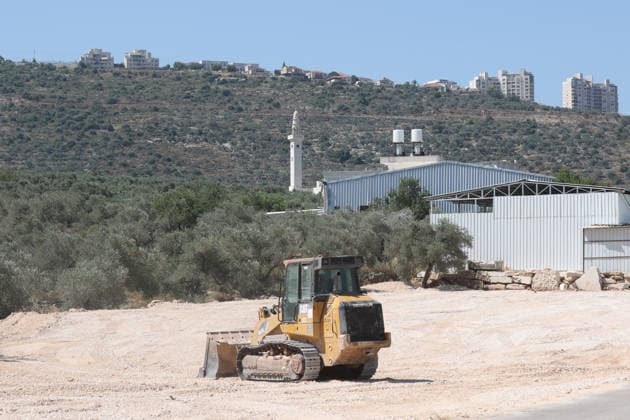 Israelis expand the area around Marda in the West Bank SALFIT, WEST BANK, PALESTINE - JUNE 9: Israel’s road construction and land expropriation related to the expansion of the Ariel settlement cause damage to agricultural lands and alter the region’s geographic landscape using heavy machinery in the village of Marda, part of Salfit, West Bank, Palestine, on June 9, 2026. Issam H.s. Alasmar Anadolu Salfit West Bank. Editorial use only. Please get in touch for any other usage.  Copyright: x2026xAnadoluxIssamxH.s.xAlasmarx