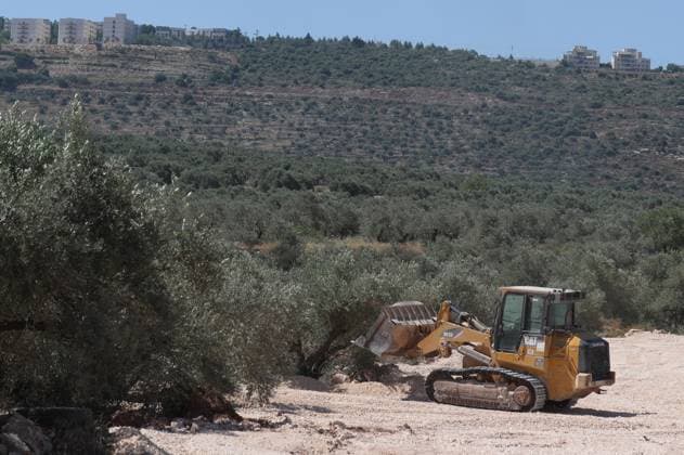 Israelis expand the area around Marda in the West Bank SALFIT, WEST BANK, PALESTINE - JUNE 9: Israel’s road construction and land expropriation related to the expansion of the Ariel settlement cause damage to agricultural lands and alter the region’s geographic landscape using heavy machinery in the village of Marda, part of Salfit, West Bank, Palestine, on June 9, 2026. Issam H.s. Alasmar Anadolu Salfit West Bank. Editorial use only. Please get in touch for any other usage.  Copyright: x2026xAnadoluxIssamxH.s.xAlasmarx